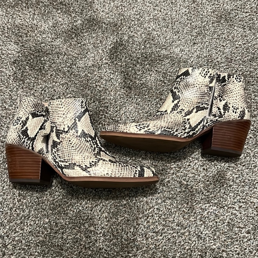 Sam Edelman snakeskin print booties 9.5